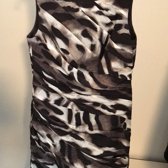 EUC ANN TAYLOR SLEEVELESS RUCHED DRESS. BLACK/GRAY/CREAM PATTERN. SIDE ZIP SZ 6 - Picture 3 of 7